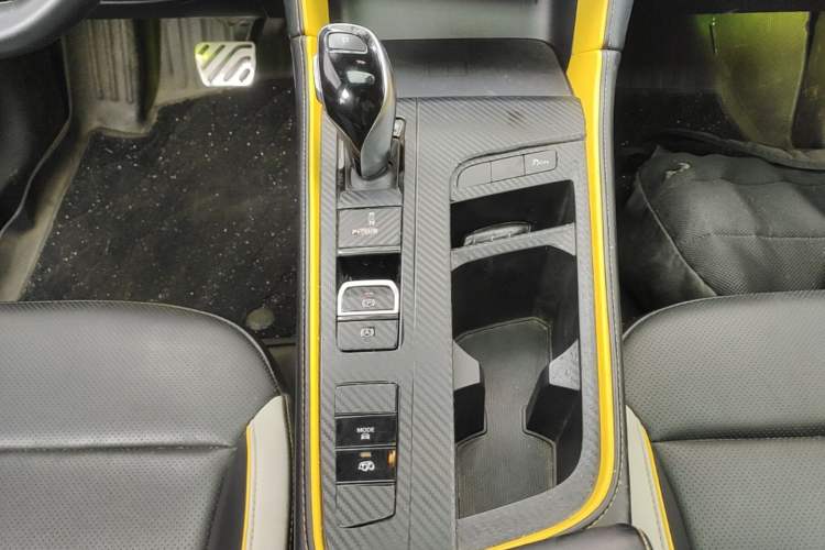 Used MG 6 2021 Pro 1.5T Automatic Trophy Luxury Edition Gear Lever