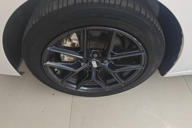 Used MG 6 2021 1.5T Automatic Lingchao Edition Left Front Wheel Hub