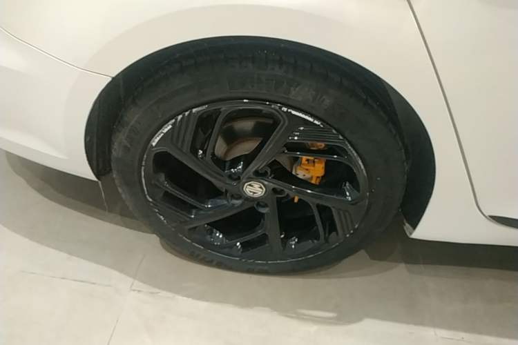 Used MG 6 2021 Pro 1.5T Automatic Trophy Flagship Edition Right Rear Wheel Hub