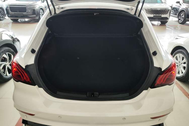 Used MG 6 2021 Pro 1.5T Automatic Trendsetting Luxury Edition Trunk