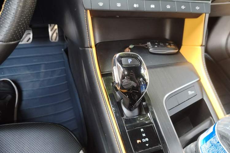 Used MG 6 2021 Pro 1.5T Automatic Trophy Luxury Edition Gear Lever