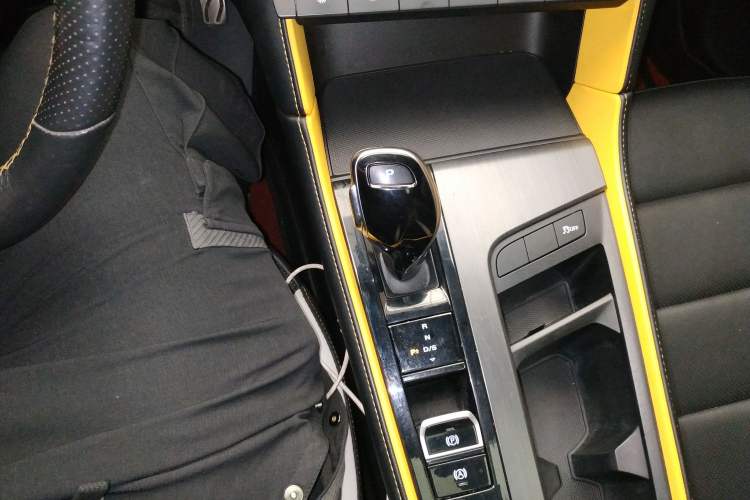 Used MG 6 2021 Pro 1.5T Automatic Trophy Luxury Edition Gear Lever