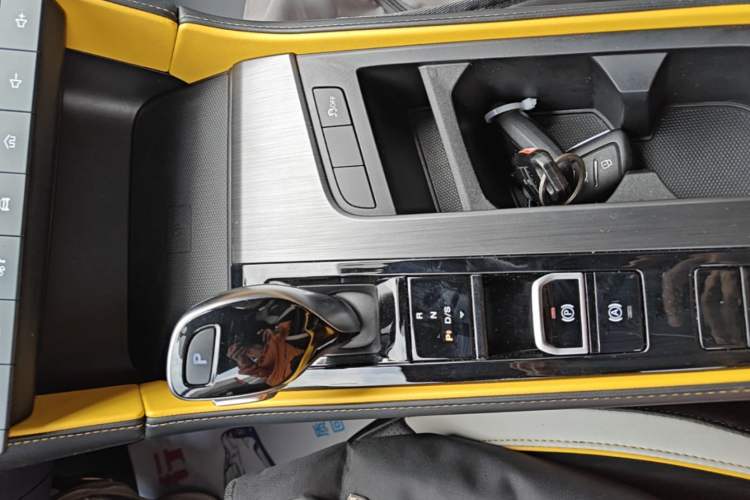 Used MG 6 2021 Pro 1.5T Automatic Trophy Luxury Edition Gear Lever