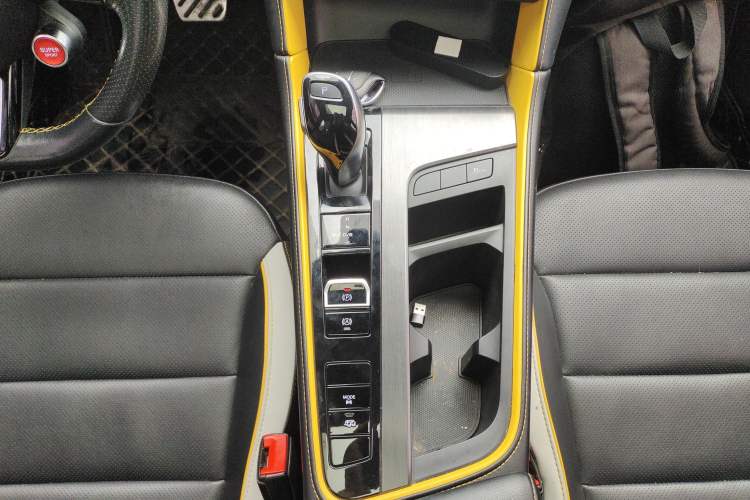 Used MG 6 2021 Pro 1.5T Automatic Trophy Luxury Edition Gear Lever