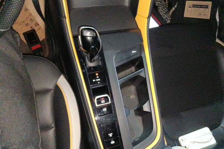 Used MG 6 2021 Pro 1.5T Automatic Trophy Luxury Edition Gear Lever