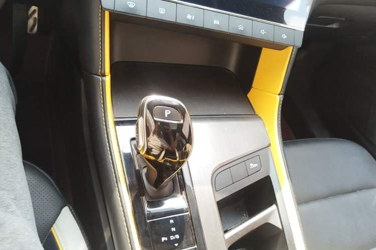 Used MG 6 2021 Pro 1.5T Automatic Trophy Luxury Edition Gear Lever