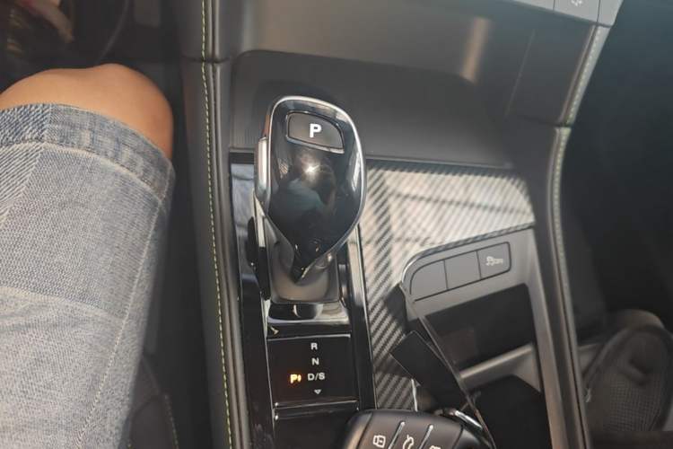 Used MG 6 2025 1.5T XLINE Shark-Hunting Edition Gear Lever