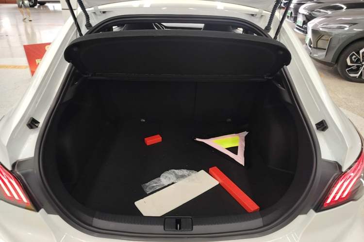 Used MG 6 2025 1.5T XLINE Shark-Hunting Edition Trunk