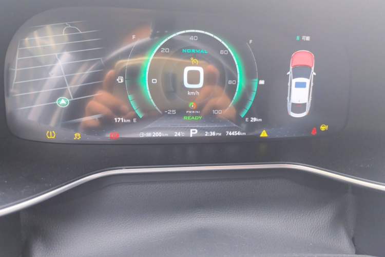 Used MG 6 New Energy 2018 45T E-DRIVE Intelligent Hybrid Premium Internet Edition Odometer Close Up