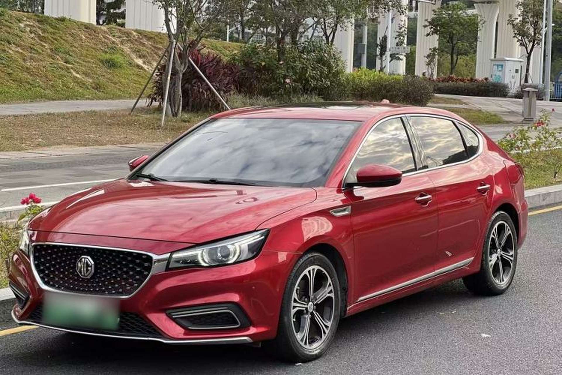 Used MG 6 New Energy 2018 45T E-DRIVE Intelligent Hybrid Premium Internet Edition Front Left 45 Deg