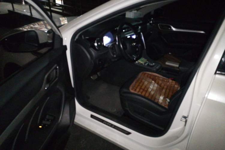 Used MG 6 New Energy 2018 45T E-DRIVE Intelligent Hybrid Premium Internet Edition Interior 3