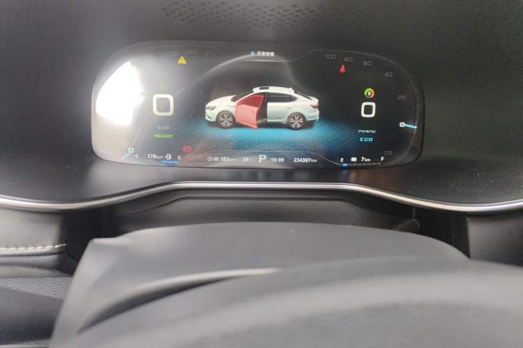 Used MG 6 New Energy 2018 45T E-DRIVE Intelligent Hybrid Premium Internet Edition Odometer Close Up