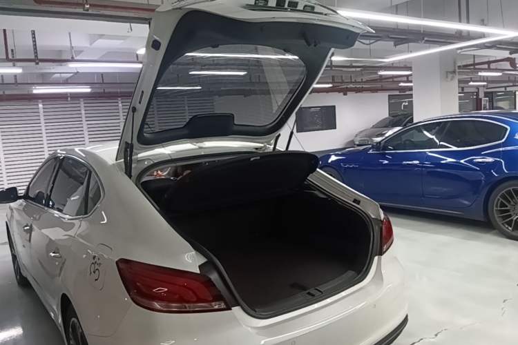 Used MG 6 New Energy 2018 45T E-DRIVE Intelligent Hybrid Premium Internet Edition Trunk