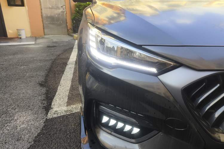 Used MG 6 New Energy 2020 1.5T Hybrid Trophy Flagship Edition Right Front Headlight