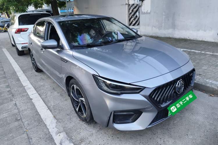 Used MG 6 New Energy 2020 1.5T Hybrid Leading Luxury Edition Front Right 45 Deg