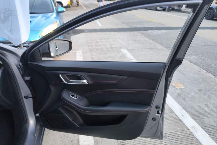 Used MG 6 New Energy 2020 1.5T Hybrid Leading Luxury Edition Right Front Door Interior