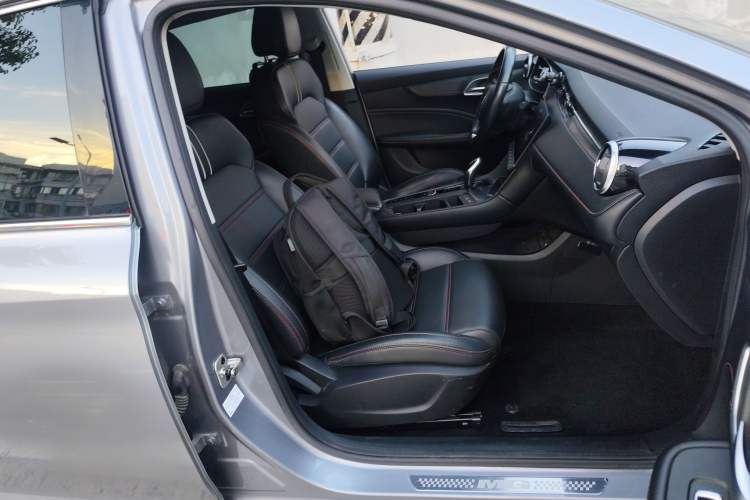 Used MG 6 New Energy 2020 1.5T Hybrid Leading Luxury Edition Right Front Seat