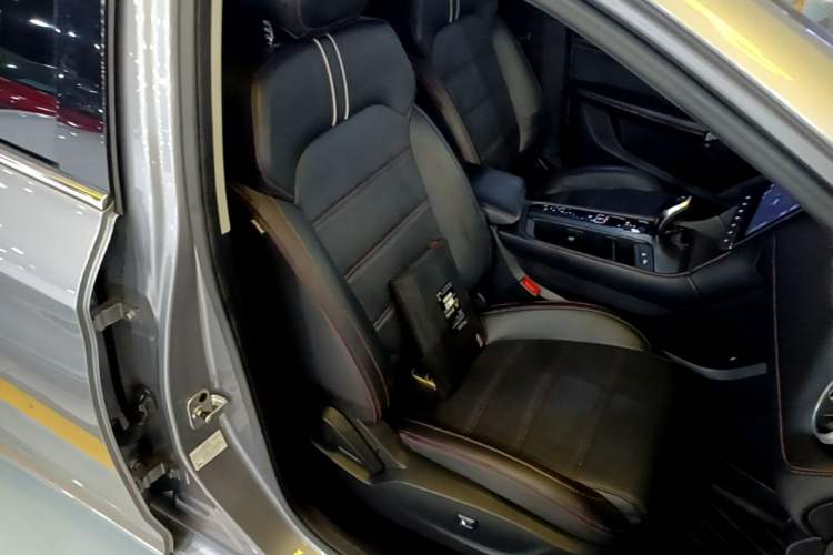 Used MG 6 New Energy 2020 1.5T Hybrid Leading Luxury Edition Right Front Seat