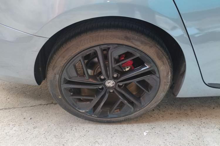 Used MG 6 New Energy 2020 1.5T Hybrid Trophy Intelligent Drive Flagship Edition Right Rear Wheel Hub