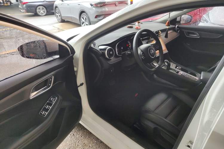 Used MG 6 New Energy 2020 1.5T Hybrid Leading Trendy Edition Driver Seat