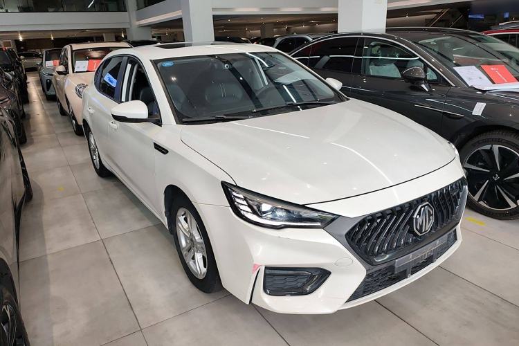 Used MG 6 New Energy 2020 1.5T Hybrid Leading Trendy Edition Front Right 45 Deg