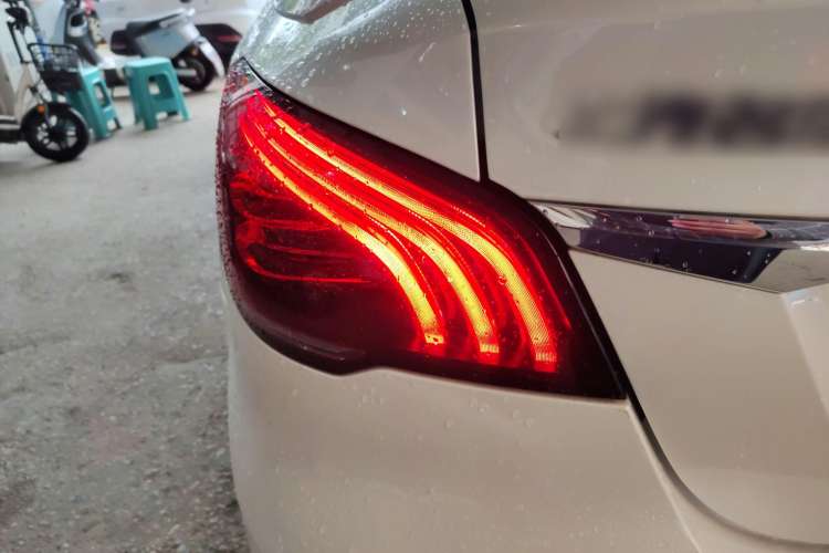 Used MG 6 New Energy 2020 1.5T Hybrid Leading Trendy Edition Left Rear Taillight