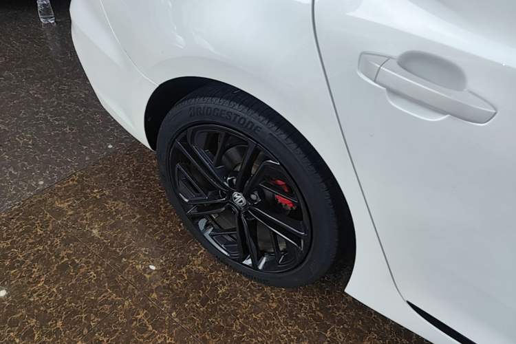 Used MG 6 New Energy 2020 1.5T Hybrid Trophy Intelligent Drive Flagship Edition Right Rear Wheel Hub