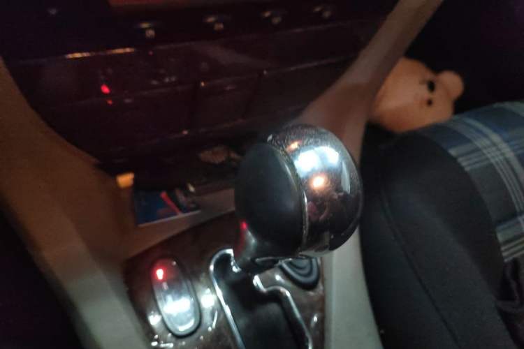 Used MG 7 2008 1.8T Automatic Comfort Edition Gear Lever
