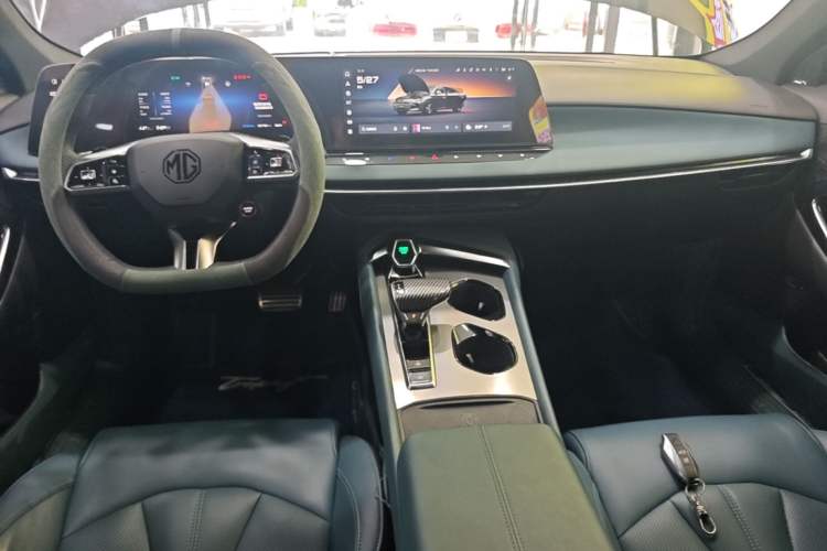 Used MG 7 2023 2.0T Automatic Hunter Luxury Edition Center Console