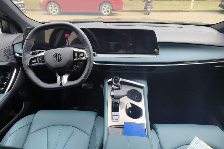 Used MG 7 2023 1.5T DCT Luxurious Supreme Edition Center Console