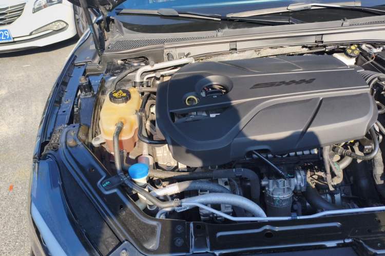 Used MG 7 2023 2.0T Automatic Hunter Luxury Edition Engine Bay Right