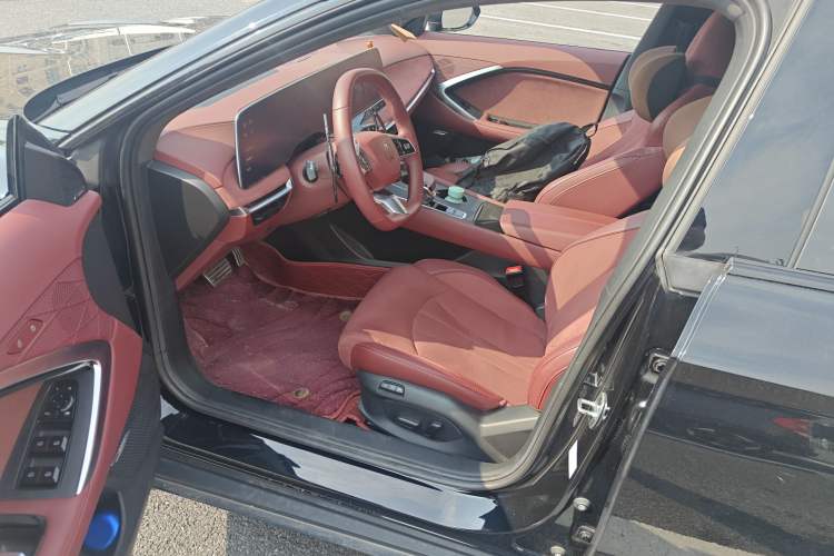 Used MG 7 2023 2.0T Automatic Trophy+ Ignition Glory Edition Interior 3