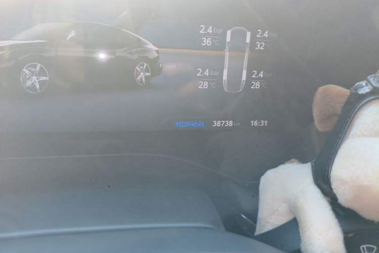 Used MG 7 2023 2.0T Automatic Hunter Luxury Edition Odometer Close Up