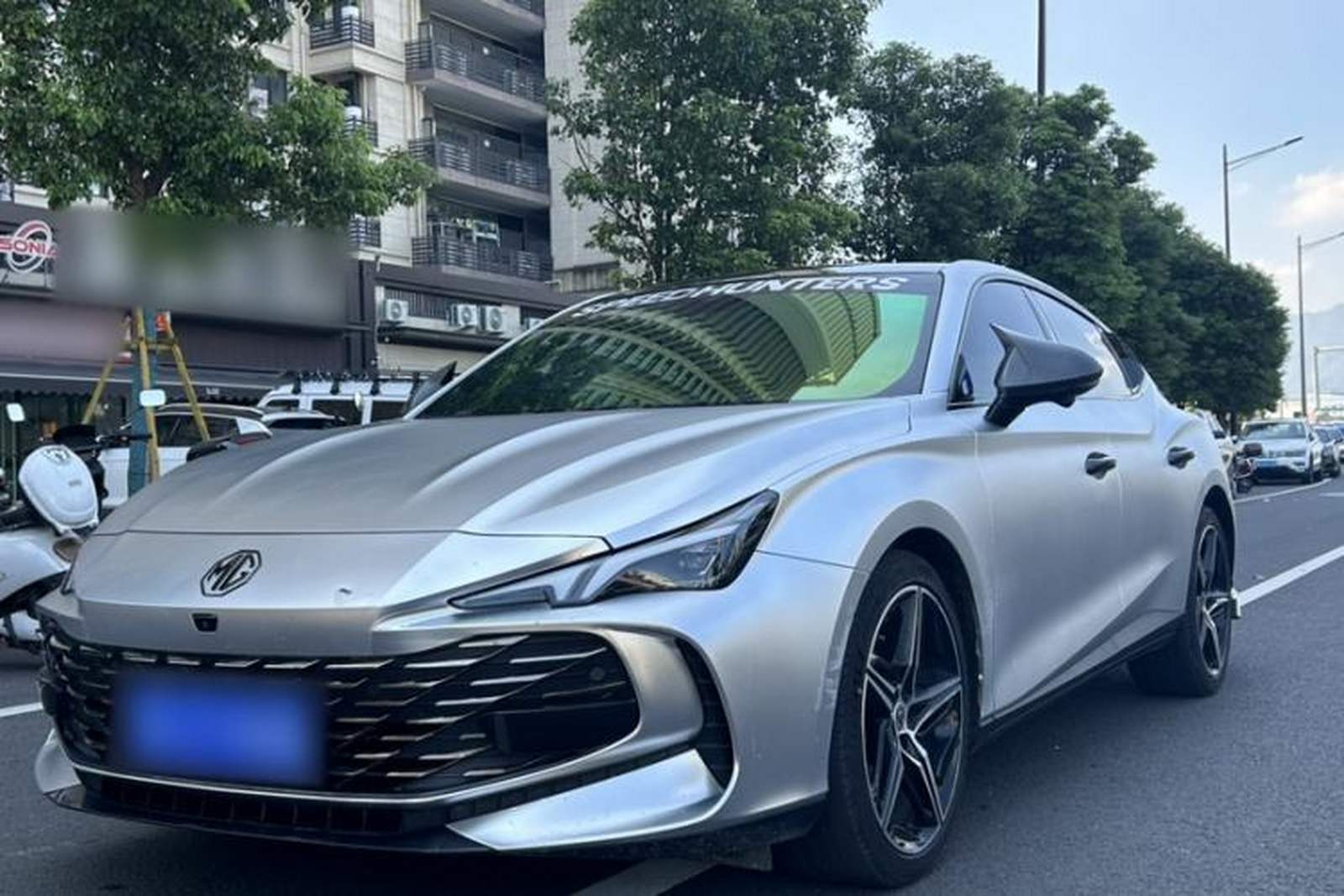 Фото MG с площадки