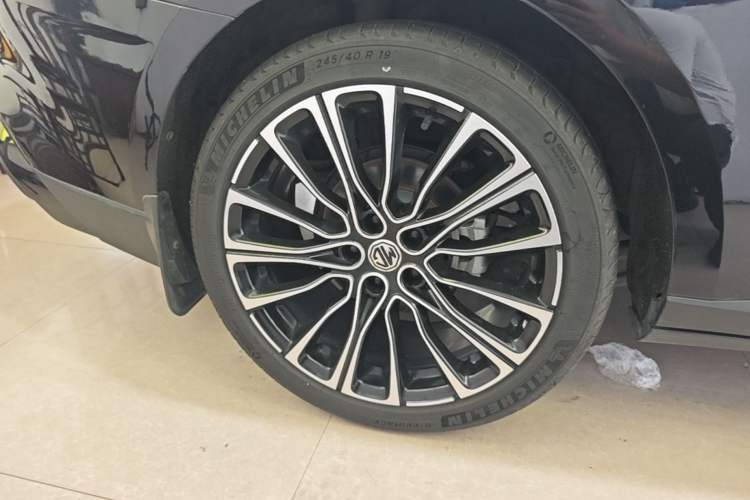 Used MG 7 2023 2.0T Automatic Hunter Luxury Edition Right Rear Wheel Hub