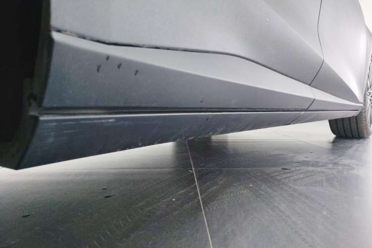 Used MG 7 2023 2.0T Automatic Hunter Luxury Edition Right Side Sill