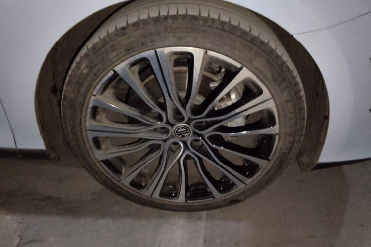 Used MG 7 2023 2.0T Automatic Hunter Luxury Edition Right Front Wheel Hub