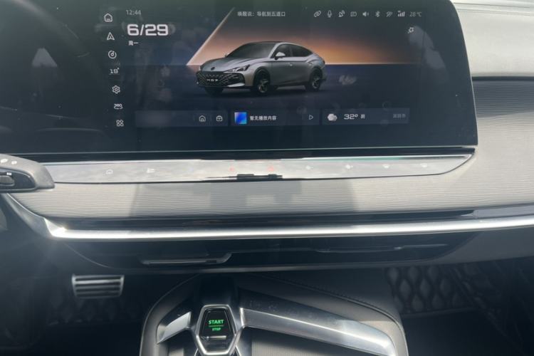 Used MG 7 2023 2.0T Automatic Hunter Luxury Edition Audio And AC Panel