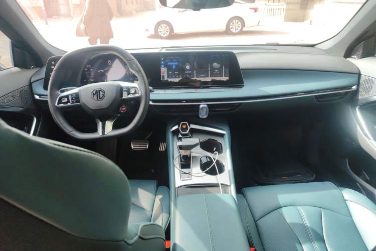 Used MG 7 2023 2.0T Automatic Hunter Luxury Edition Center Console
