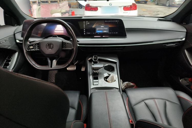 Used MG 7 2023 2.0T Automatic Trophy+ Ignition Glory Edition Center Console