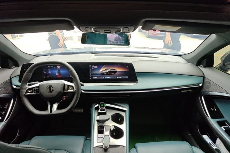 Used MG 7 2023 2.0T Automatic Hunter Luxury Edition Center Console
