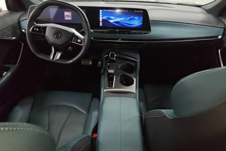 Used MG 7 2023 2.0T Automatic Hunter Luxury Edition Center Console