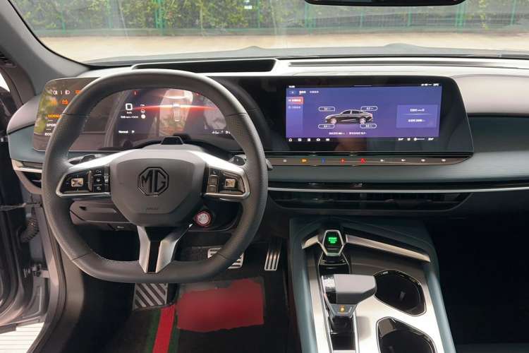 Used MG 7 2023 2.0T Automatic Trophy+ Ignition Glory Edition Center Console