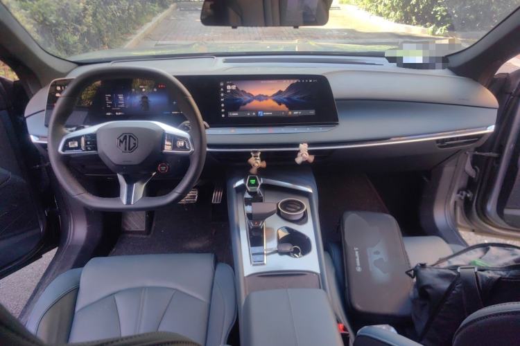 Used MG 7 2023 2.0T Automatic Hunter Luxury Edition Center Console