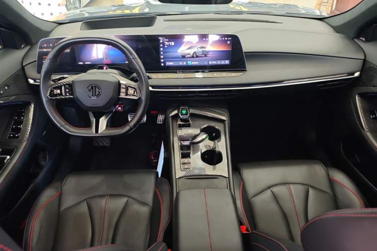 Used MG 7 2023 2.0T Automatic Trophy+ Ignition Glory Edition Center Console