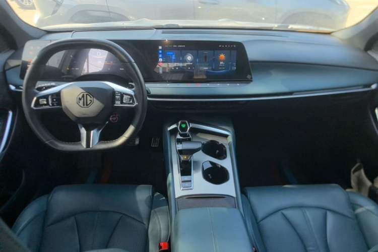 Used MG 7 2023 2.0T Automatic Hunter Luxury Edition Center Console