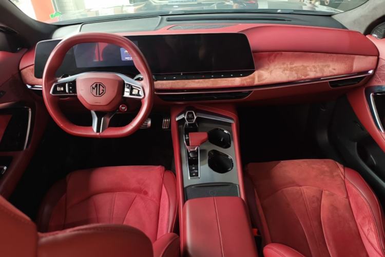 Used MG 7 2023 2.0T Automatic Hunter Luxury Edition Center Console