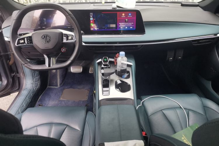 Used MG 7 2023 2.0T Automatic Trophy+ Ignition Glory Edition Center Console