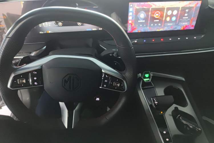 Used MG 7 2023 2.0T Automatic Trophy+ Ignition Glory Edition Center Console