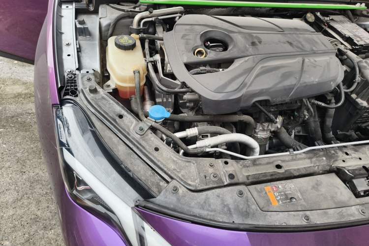 Used MG 7 2023 2.0T Automatic Trophy+ Ignition Glory Edition Engine Bay Right